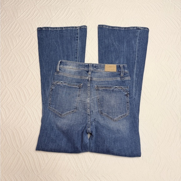 Buckle Black Women’s Blue Stonewashed Distressed Flare Jeans. Size 28 x 30 - Picture 6 of 8